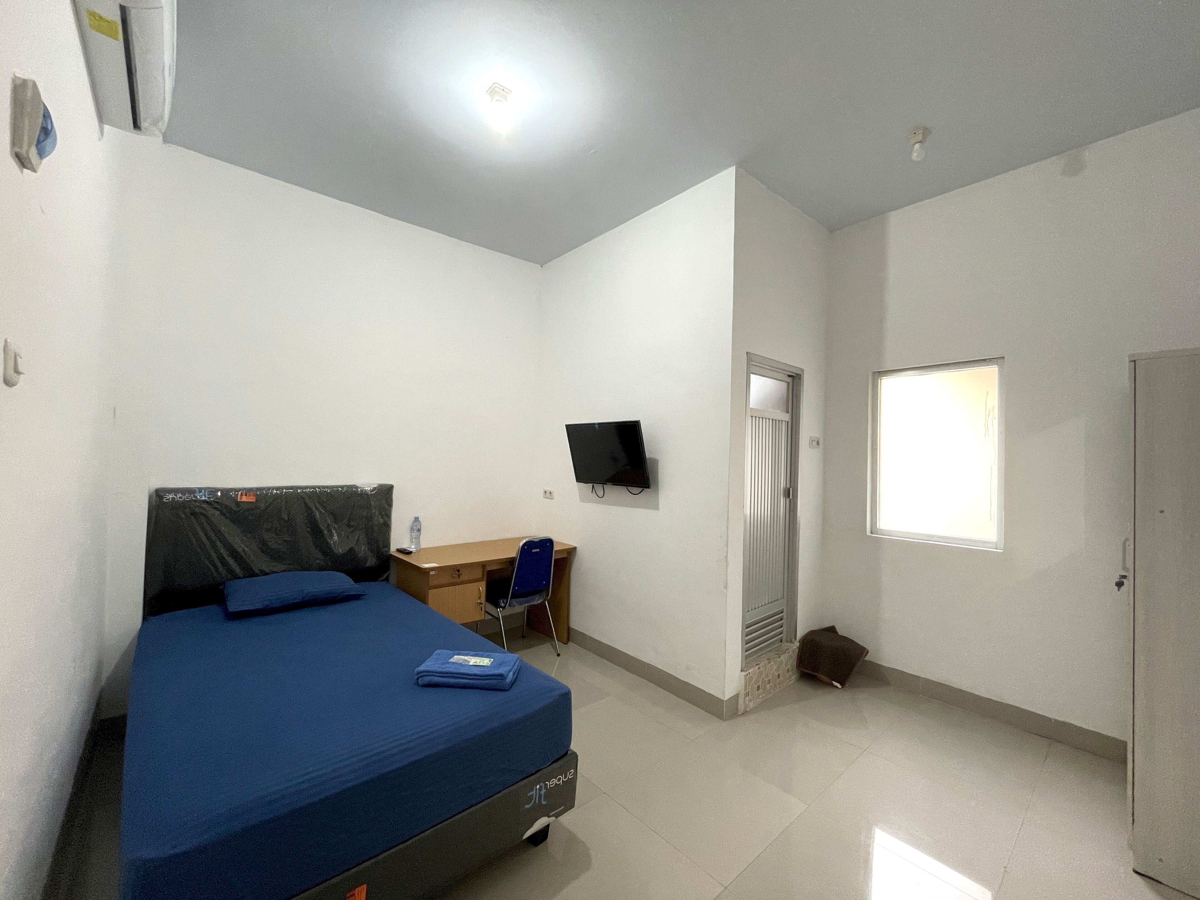 Standard Double Room | Laptop workspace, free WiFi, bed sheets