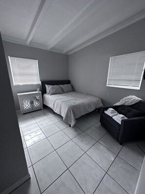 4 chambres, fer et planche à repasser, Wi-Fi, draps fournis