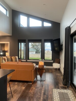 Smart TV - Brand New Spectacular Bridger Mountain View’s! (Belgrade)