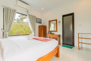 Habitación básica doble | Escritorio, wifi gratis, ropa de cama