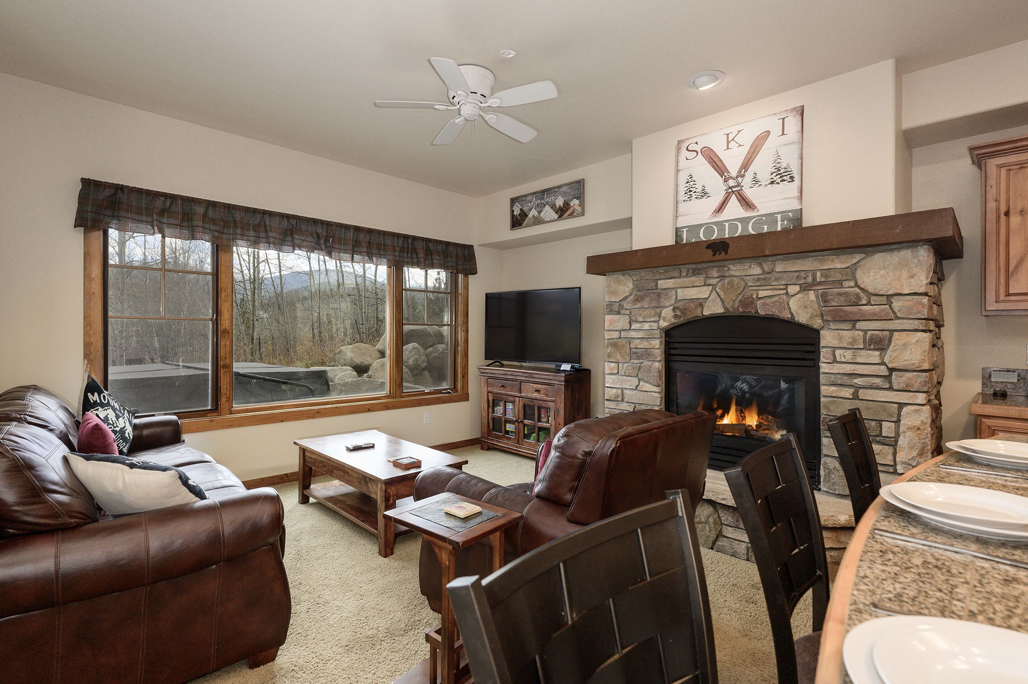 Bear Haus  Townhome w/ Private hot tub