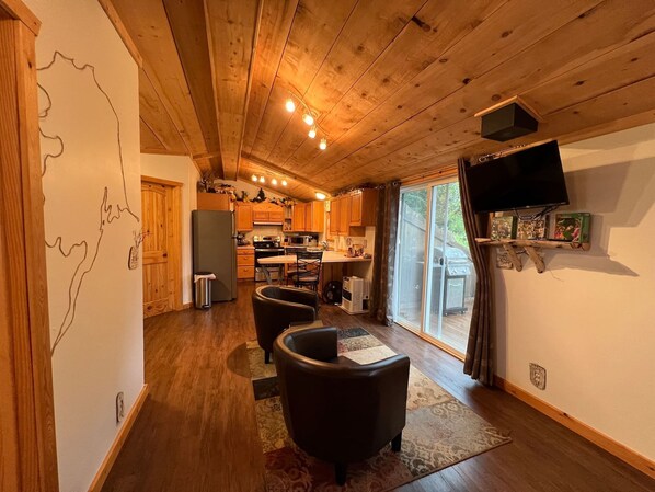 Cabin, 1 Bedroom, Mountain View | Living area - Blue Spruce Apartment (Homer)