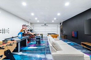 Games room - Ultimate Retreat w/ GAME ROOM, Pool & Spa! Close to festivals! (Coachella)