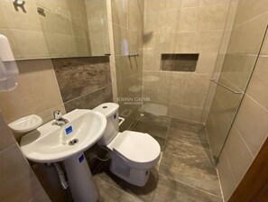 Dusche, Handtücher, Seife, Shampoo