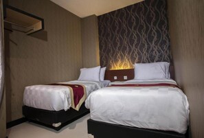 Desk, free WiFi, bed sheets - Jle'S Boutique Hotel Powered By Archipelago (Manado)