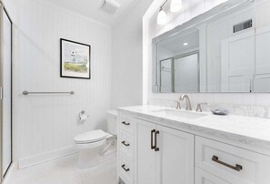 Shower, hair dryer - Walk to Village, Cottage in Park, Screened Porch (Saint Simons Island)