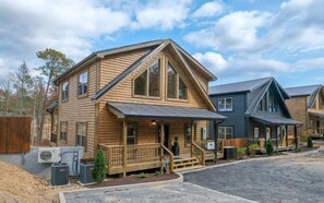 Exterior - Newly built with private pool + game room! - A Pool's Paradise - (Pigeon Forge)