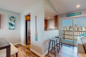 Interior - Shared Pool, Hot Tub, Close to the Ferry, Golf Cart Access (Port Aransas)