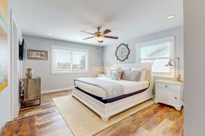 2 bedrooms, free WiFi, bed sheets - Shared Pool, Hot Tub, Close to the Ferry, Golf Cart Access (Port Aransas)