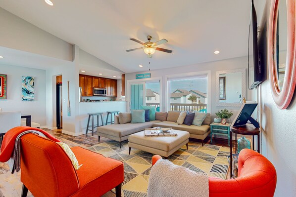 TV - Shared Pool, Hot Tub, Close to the Ferry, Golf Cart Access (Port Aransas)