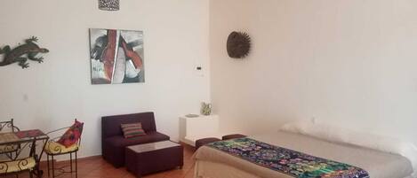 In-room safe, free WiFi, bed sheets