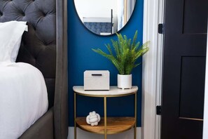 2 habitaciones, tabla de planchar con plancha y cuna de viaje 
