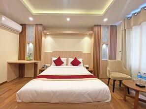 Habitación individual Deluxe | Ropa de cama hipoalergénica y escritorio 