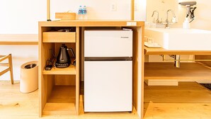 A compact kitchen with a Hisense refrigerator, a coffee maker, and a sink. - LUXE TECH VILLA ASHITOKU (Tatsugo)
