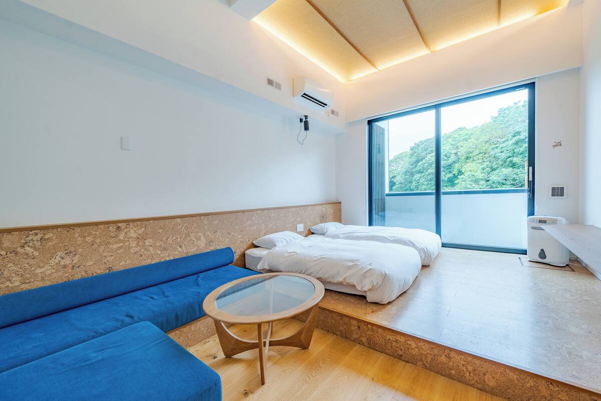 Habitación con 2 camas individuales, no fumadores (2F, with bathroom) | Escritorio, wifi gratis, ropa de cama