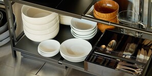 Familiekamer, niet-roken (Natural, with stovetop) | Privékeuken | Een koelkast, een microgolfoven