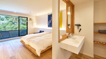 Twin Room 2F, Non Smoking | Desk, free WiFi, bed sheets