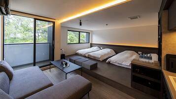 Quarto família, para não fumantes (Modern, with stovetop) | Escrivaninha, Wi-Fi de cortesia, roupa de cama