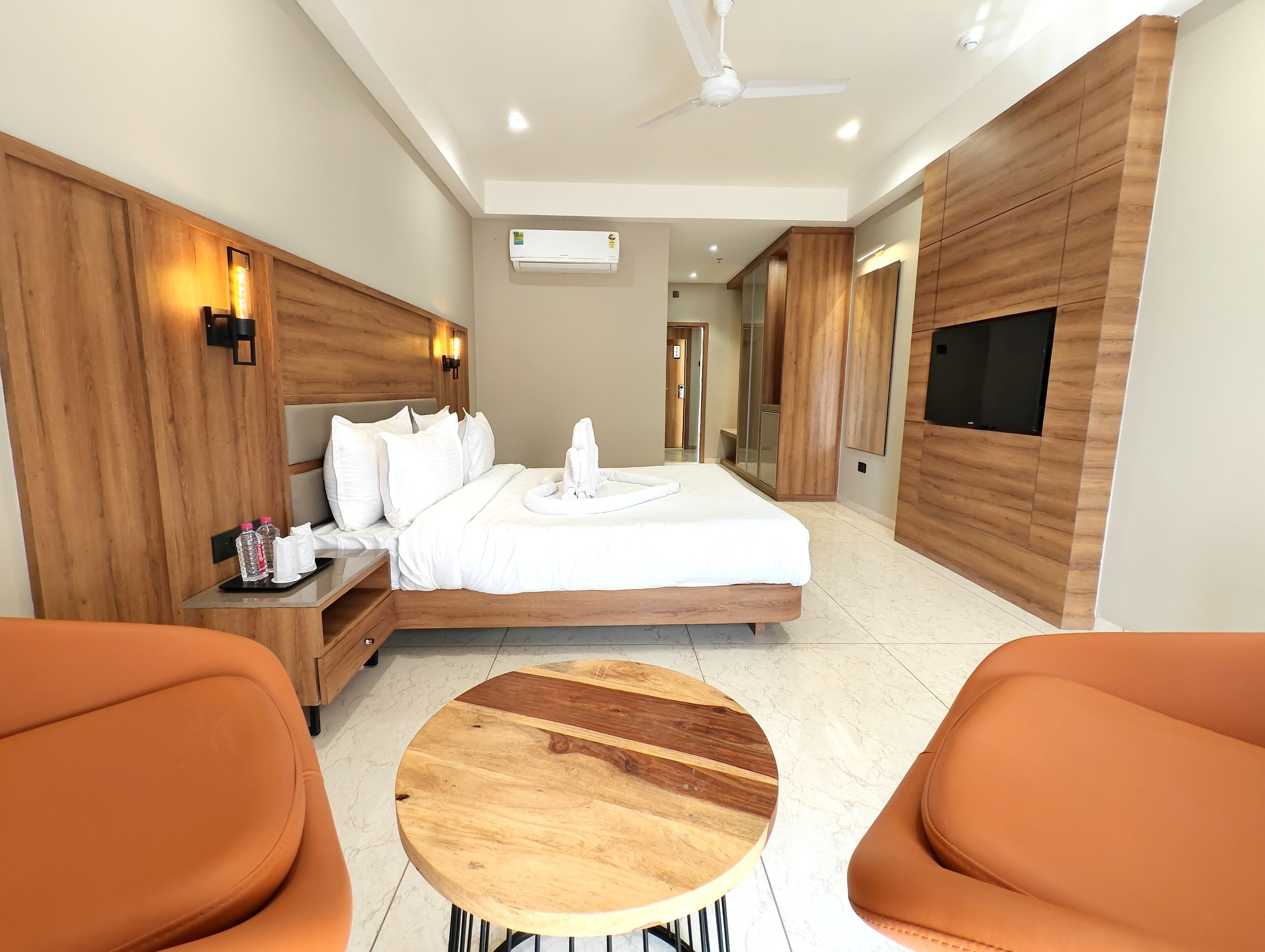 書桌、隔音、摺床/加床 (收費)、免費 Wi-Fi