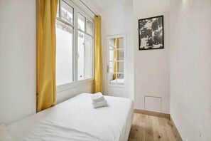 1 habitación, tabla de planchar con plancha, wifi y ropa de cama