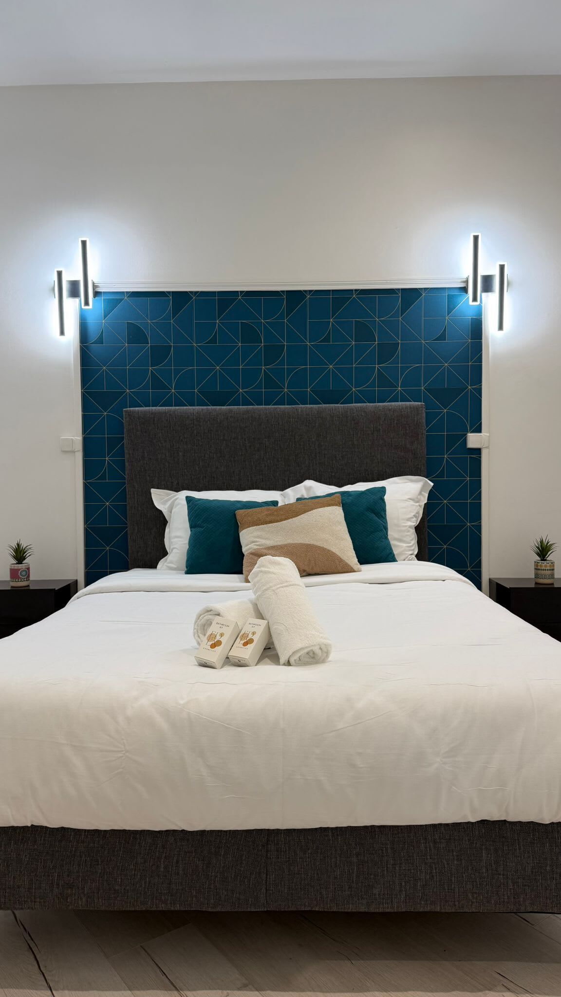 Iron/ironing board, WiFi, bed sheets