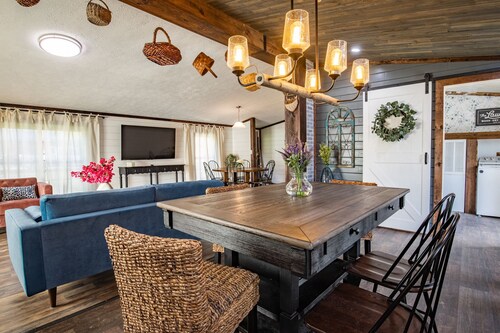 New!!!Thuja Hideaway next to NewRiverGorge. Amazing star gazing. Pet friendly!