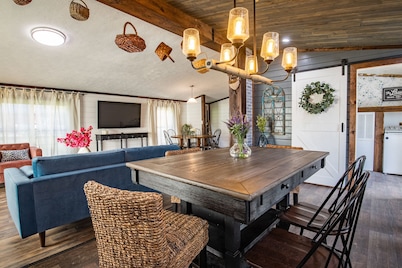 New!!!Thuja Hideaway next to NewRiverGorge. Amazing star gazing. Pet friendly!