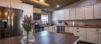 New!!!Thuja Hideaway next to NewRiverGorge. Amazing star gazing. Pet friendly!