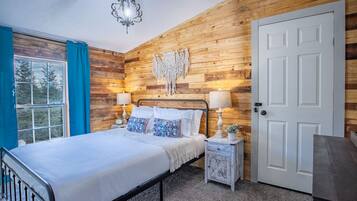 4 bedrooms, iron/ironing board, WiFi, bed sheets