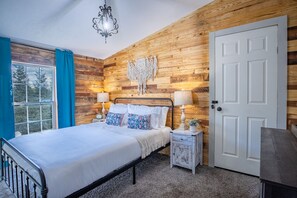 4 bedrooms, iron/ironing board, WiFi, bed sheets