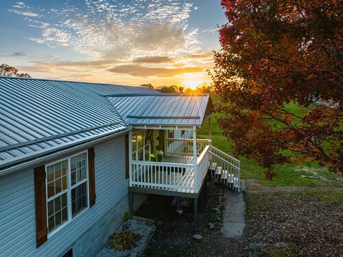 New!!!Thuja Hideaway next to NewRiverGorge. Amazing star gazing. Pet friendly!