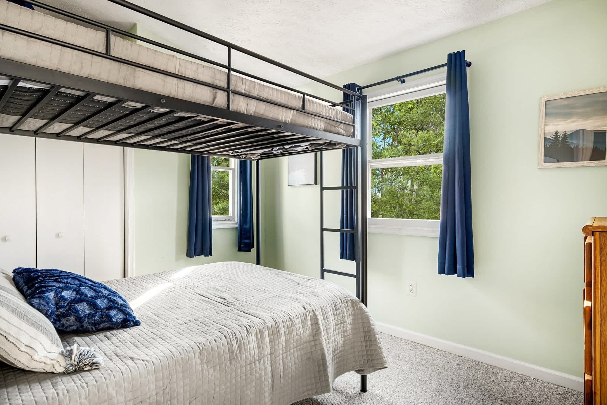 3 slaapkamers, een strijkplank/strijkijzer, wifi, beddengoed