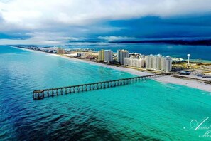 Una spiaggia nelle vicinanze