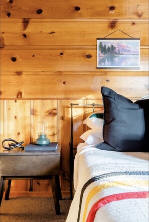 1 bedroom, iron/ironing board, WiFi, bed sheets - Walk to the Village From Camp Lakewood Cabin, Cabin 8 (Big Bear Lake)