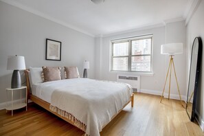 1 bedroom, iron/ironing board, WiFi, bed sheets - Fab Murray Hill 1BR w/ Elevator & Gym, nr Morgan Library, by Blueground (Midtown)