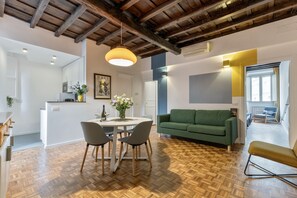 TV - Santa Margherita Design Apartment in Navona (Roma)