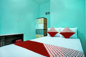 デラックス ダブルルーム | ノートパソコン用作業スペース、WiFi (無料)、ベッドシーツ