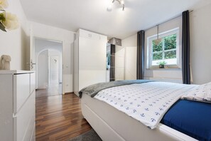 2 bedrooms, iron/ironing board, free WiFi, bed sheets