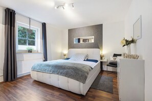 2 slaapkamers, een strijkplank/strijkijzer, gratis wifi, beddengoed