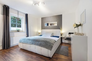 2 bedrooms, iron/ironing board, free WiFi, bed sheets