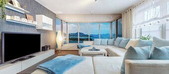 Apartment 'Connys' with Private Terrace and Wi-Fi