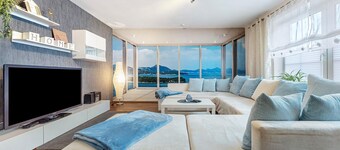 Apartment 'Connys' with Private Terrace and Wi-Fi
