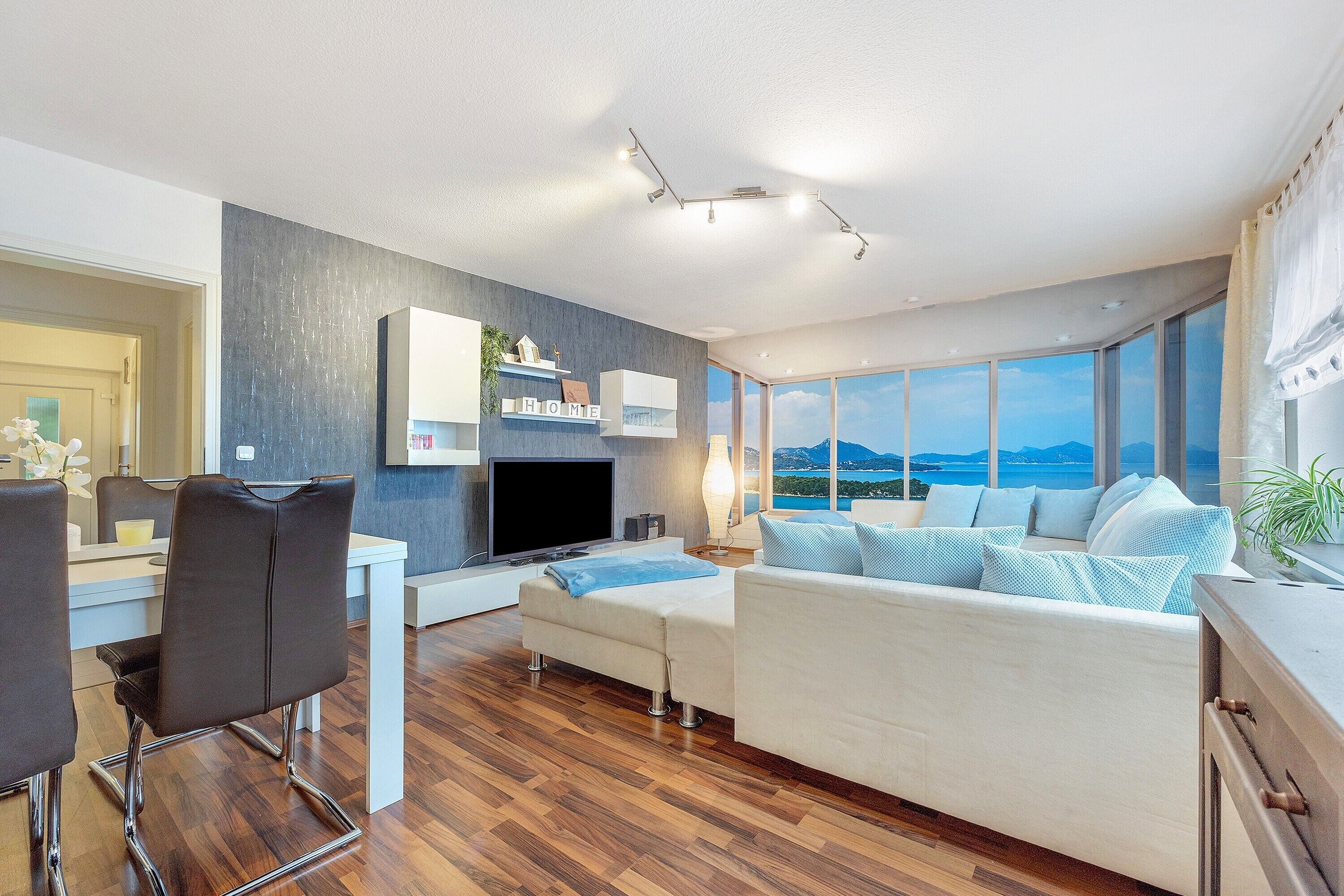 Fernseher, Stereoanlage