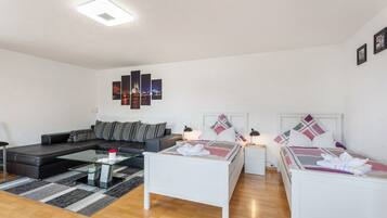 1 dormitori, escriptori, planxa i posts de planxar i wifi gratuïta