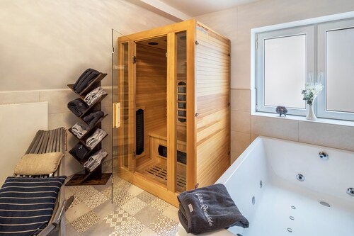 Ferienhaus 'Reinhilde' mit Sauna, privater Terrasse und privatem Garten