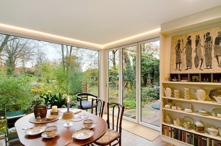 Dining. Apartment 'Ferienwohnung Olga Behrends' with Private Terrace and Wi-Fi