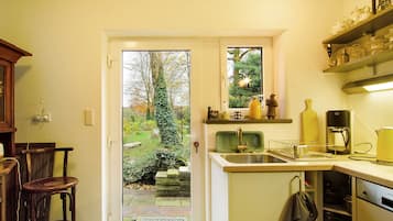 KĂŒhlschrank, Mikrowelle, Ofen, Herdplatte