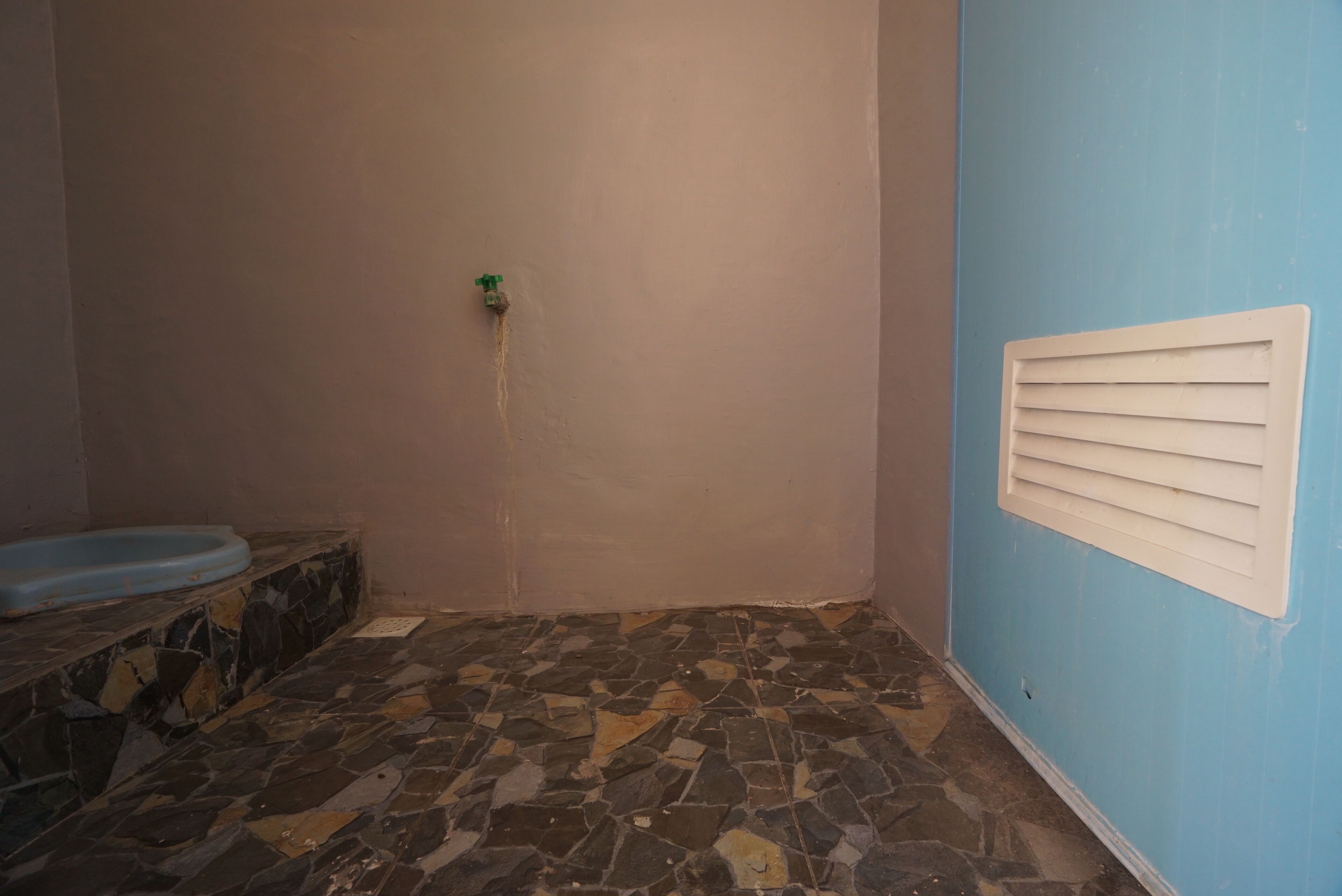 Basic Double Room | Bathroom | Shower, towels