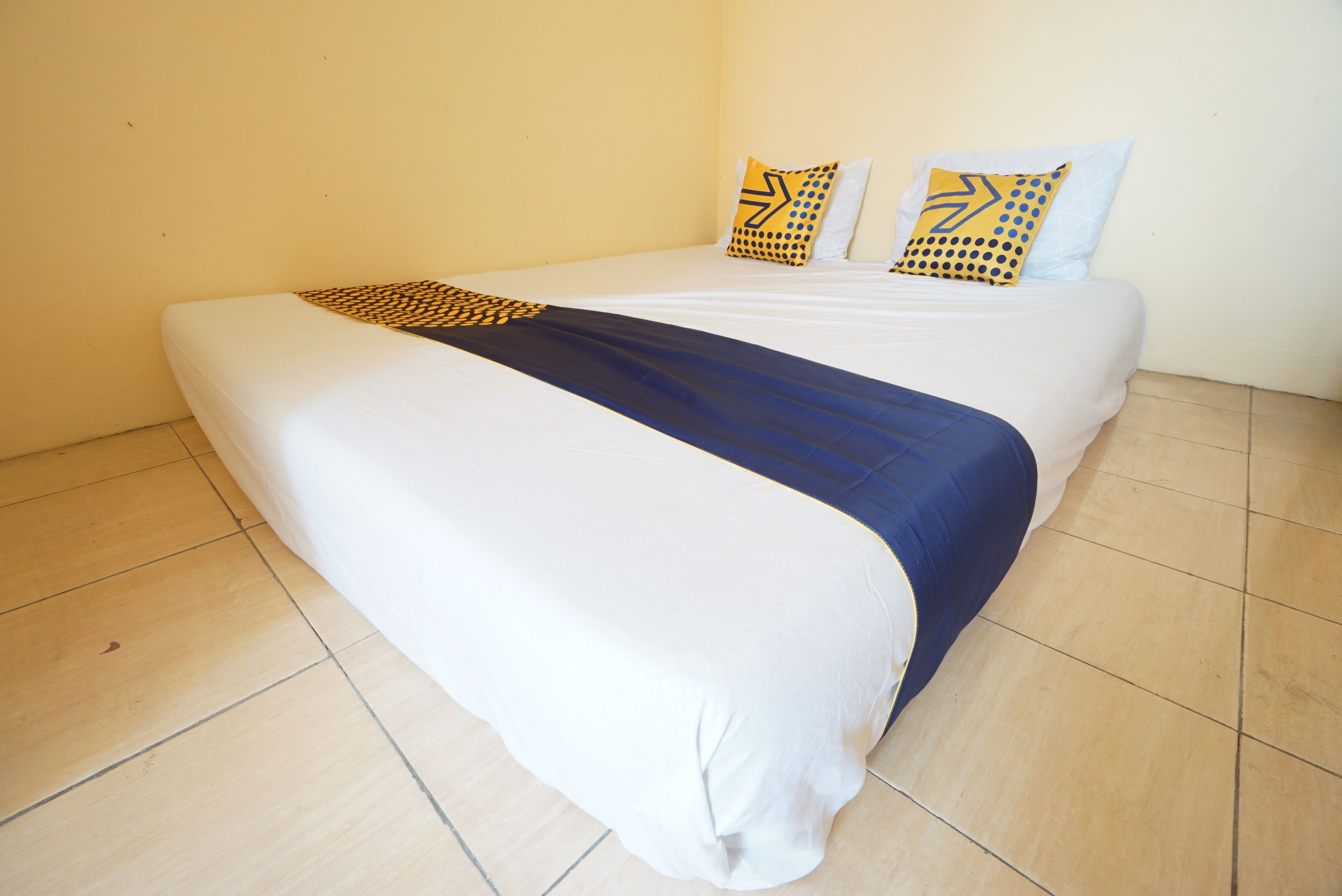 Basic Double Room | Laptop workspace, free WiFi, bed sheets