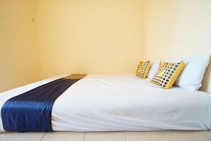 Basic-Doppelzimmer | Laptopgeeigneter Arbeitsplatz, kostenloses WLAN, Bettwäsche